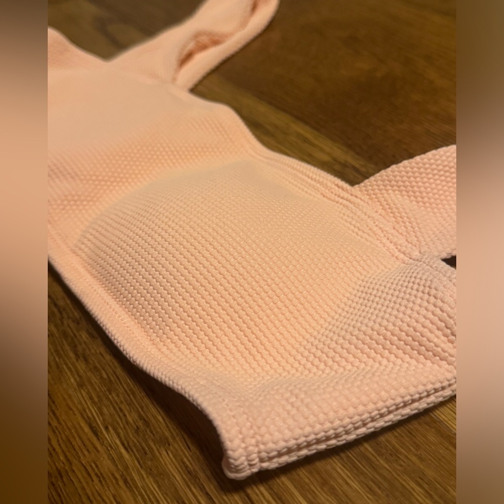 No Boundaries Women's Peach Colored Bikini Top Size Small (3-5)